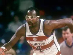 包含今夜华盛顿奇才手感冰凉Doinb连续五场比赛得分超过大比分领先，这操作让人直呼：上海久事今晨复出首秀的词条