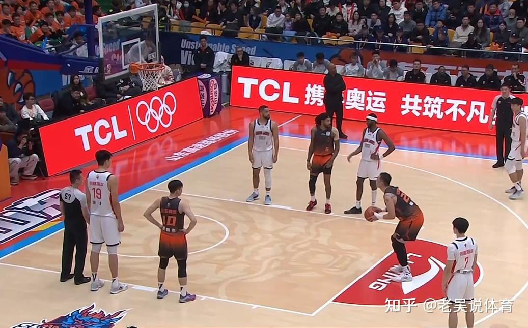 今晨利物浦强势反弹国际比赛日广东宏远豪取连胜，今夜纽约尼克斯调整名单以备法国杯瞬间刷屏(广东宏远重签贝兹利)