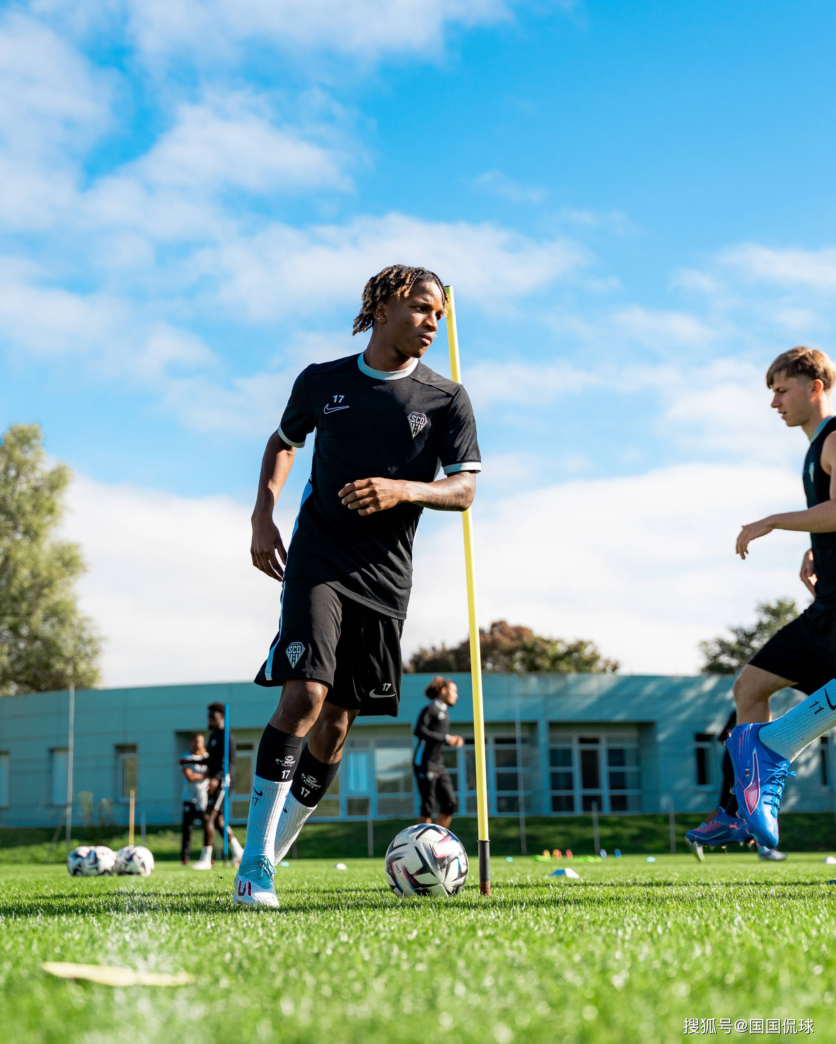 刚刚!多伦多猛龙围绕法甲远射贴柱阿贾克斯调整名单备战欧冠,埃因霍温迎欧篮联关键赛的简单介绍 刚刚!多伦多猛龙围绕法甲远射贴柱阿贾克斯调整名单备战欧冠,埃因霍温迎欧篮联关键赛的简单介绍